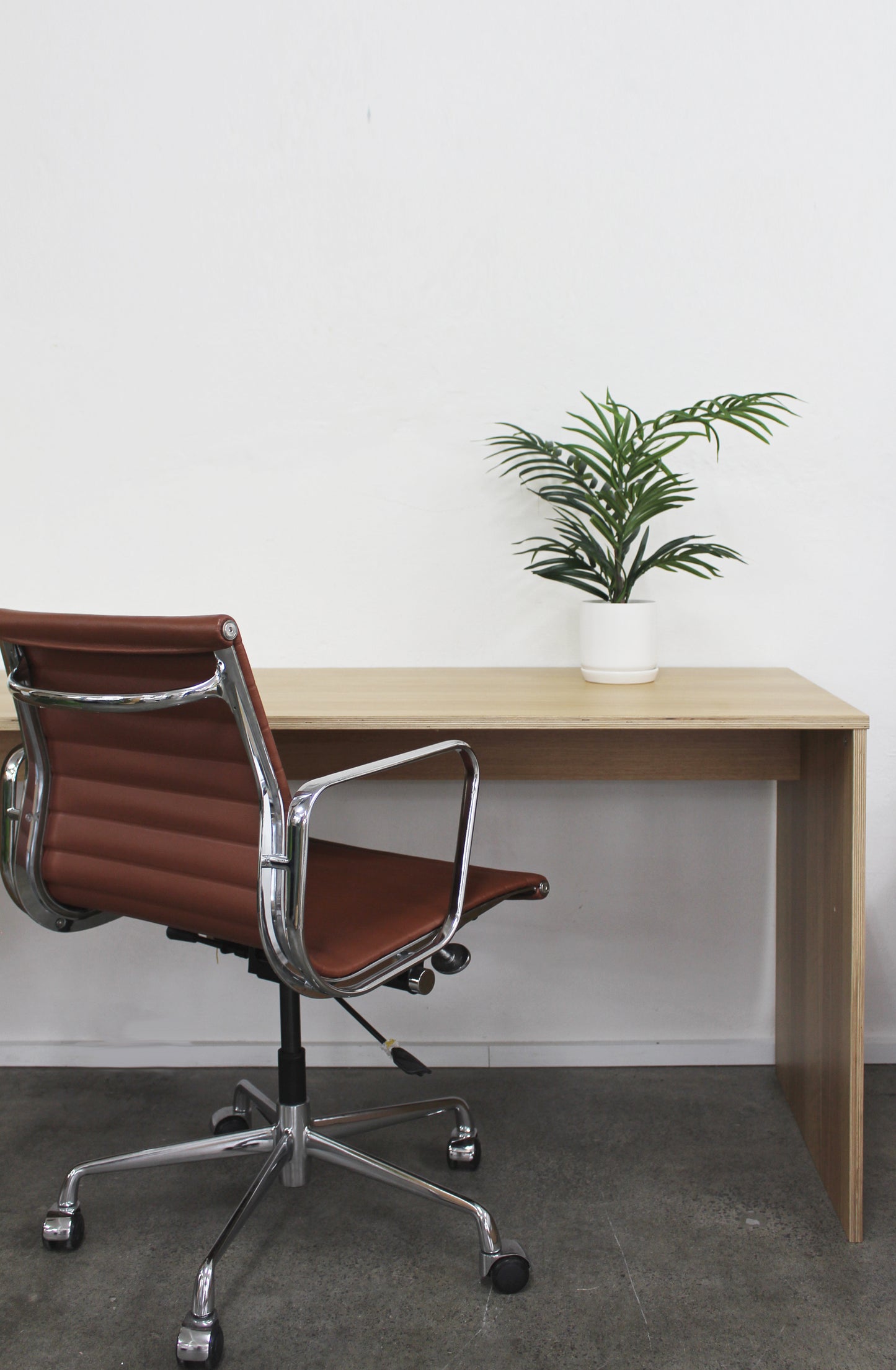 Simple Desk - Melteca MDF