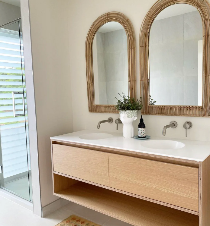 Corian Solid Surface Matt White 12mm Custom Vanity Top with Single Rectangular Bowl